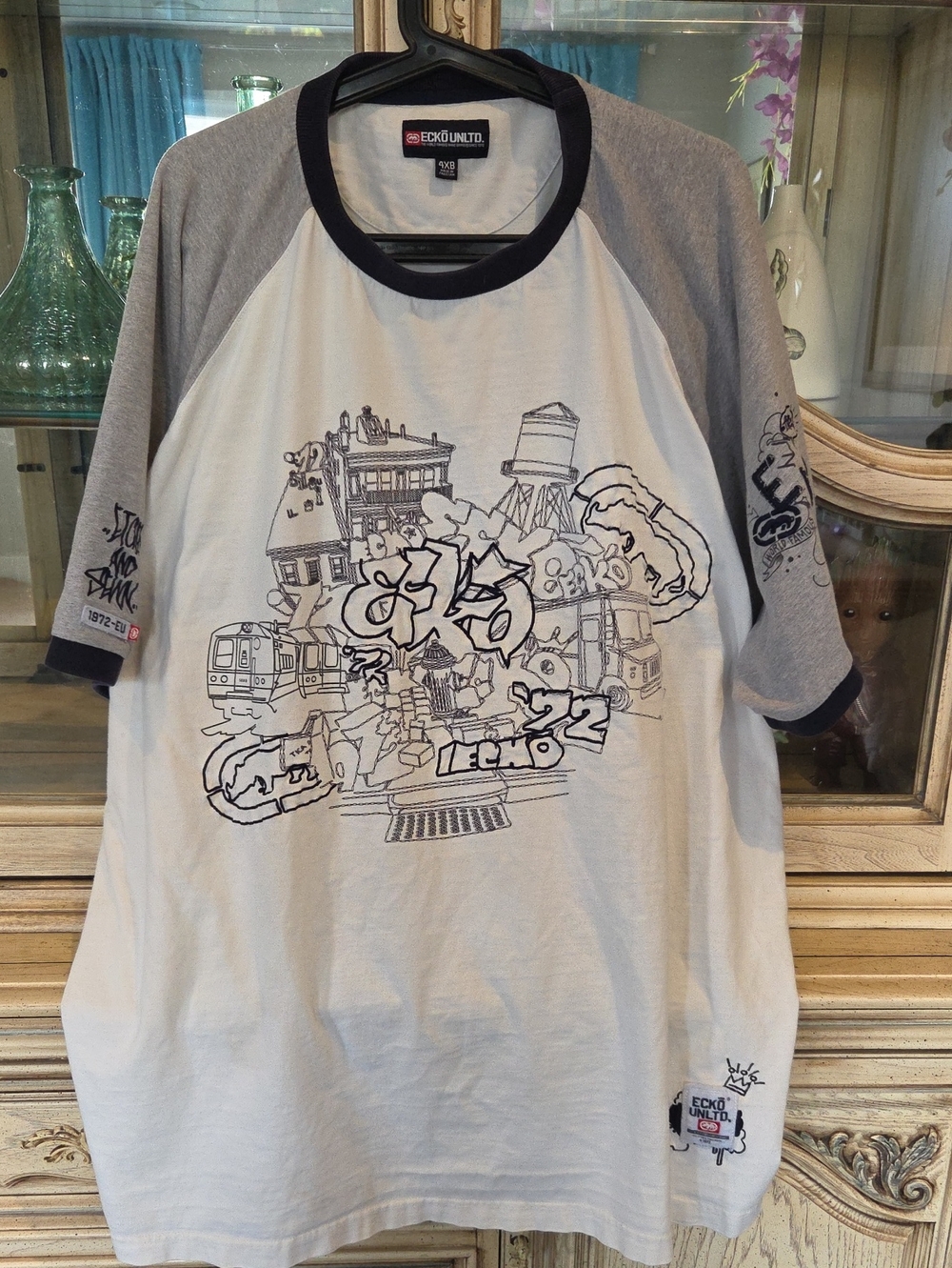 Vintage Ecko Unltd Y2K-Era Graphic Raglan T-Shirt